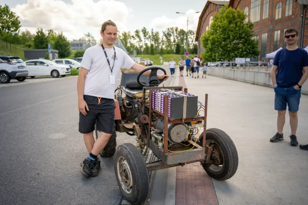 Elektrický traktor na Maker Faire