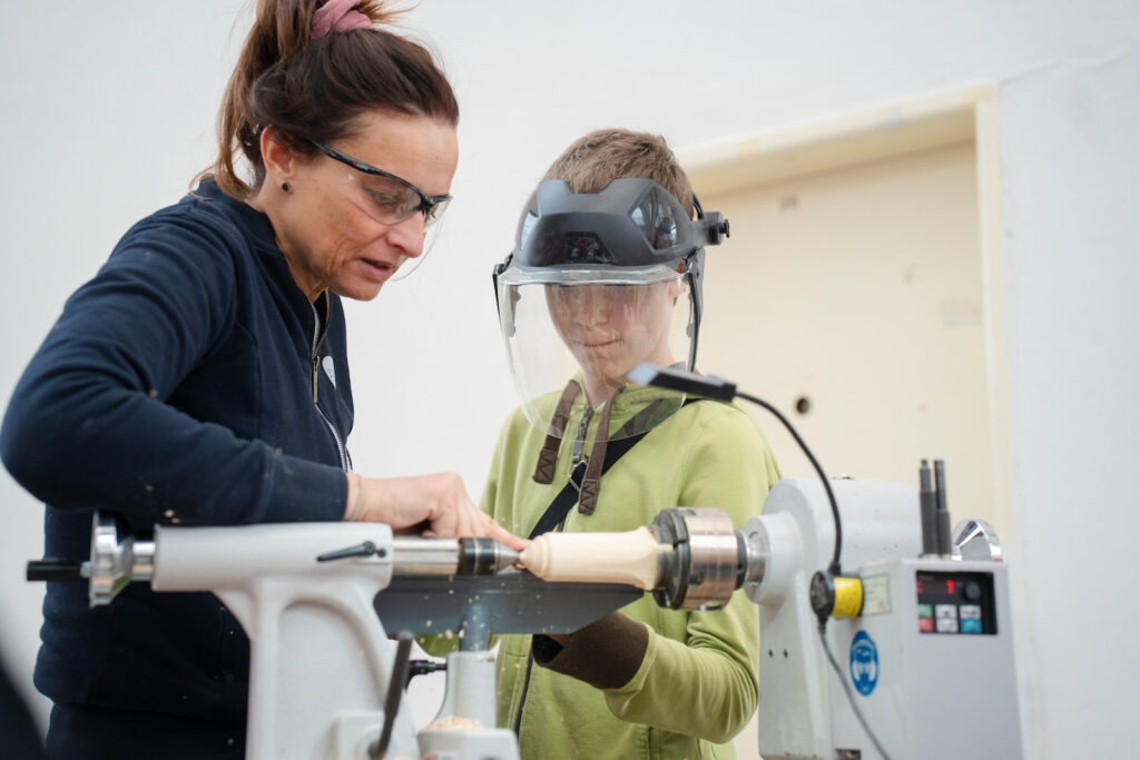 Soustružení dřeva na Maker Faire Brno